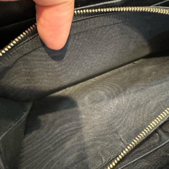 Authentic Bottega Veneta zippy wallet - Picture 12 of 14